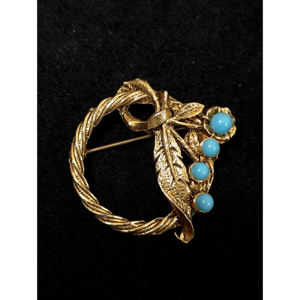 Vintage Gold Tone Wreath Feather Blue Bead Cabochon Round Western‎ Brooch Pin